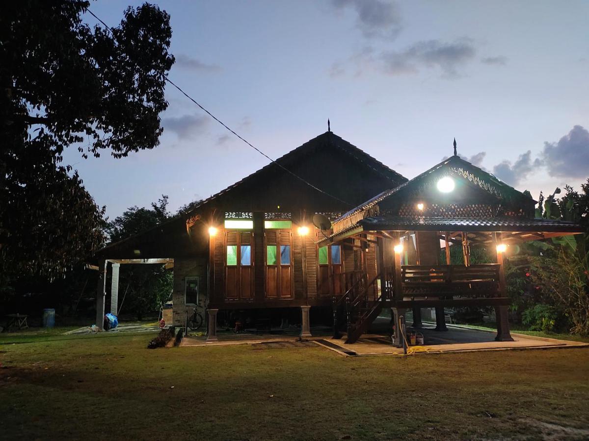 Homestay Kampung Den Kampong Jimah Exterior photo